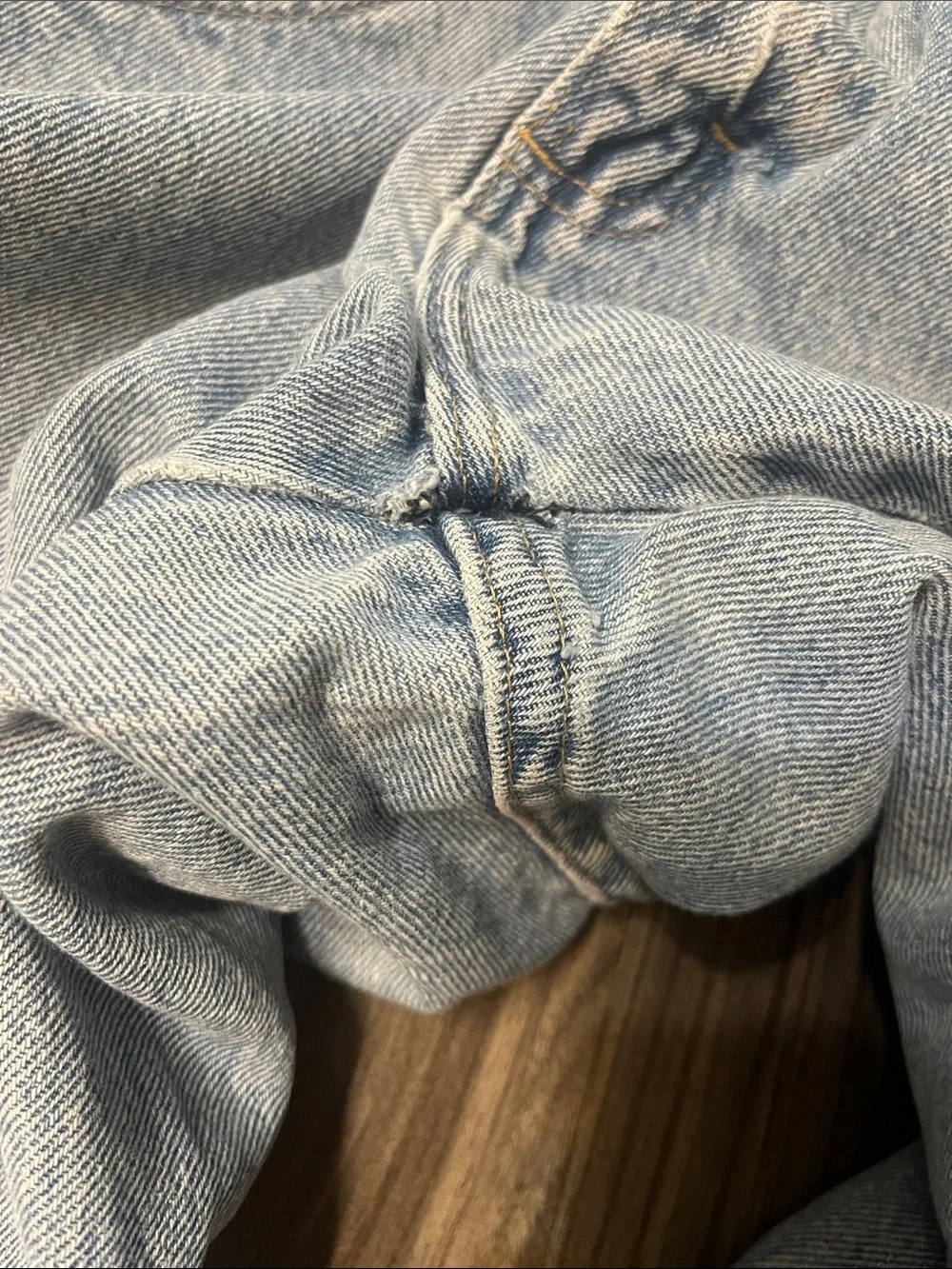 Wrangler 965T1SL Lightwash Distressed Straight Leg Denim Jeans